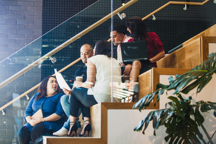 team-meeting-on-stairset